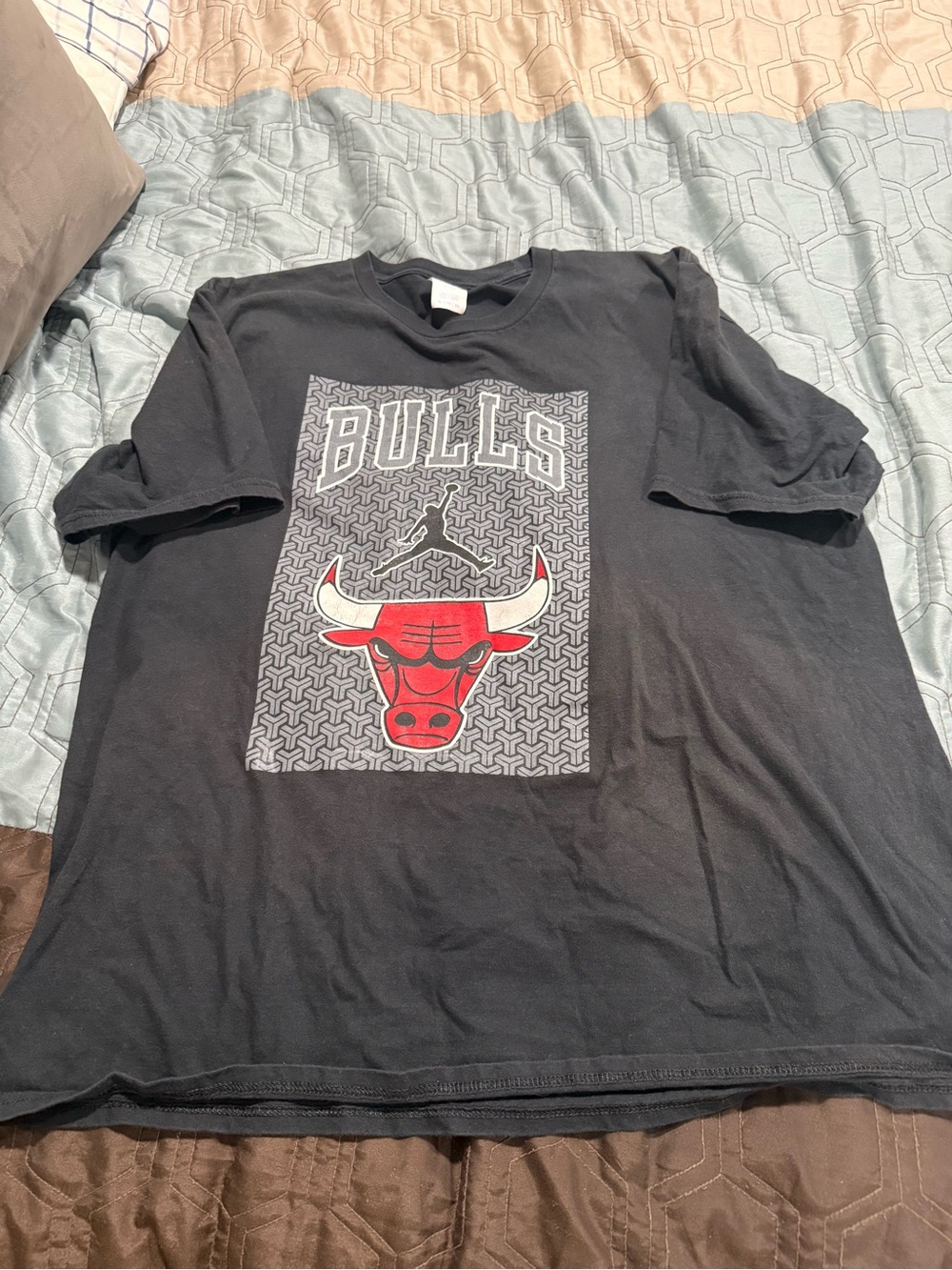 Vintage Chicago Bulls T-Shirt. Men's XL Black 100% Cotton